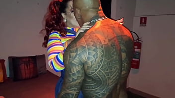 Mamei a rola grossa do macho preto e levei muita rola na balada Mamei a rola grossa do macho preto e levei muita rola na balada