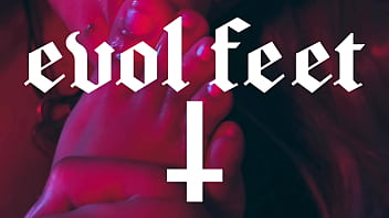 Cutie piie's foot tease