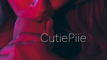 Cutie piie's foot tease