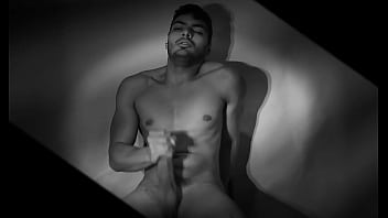 Divertida maturbacion en escala de grises numero uno caliente