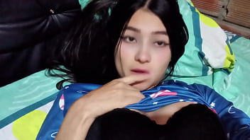 Marido y mujer tienen sexo caliente en la habitación del hotel casero real