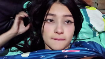 Marido y mujer tienen sexo caliente en la habitación del hotel casero real