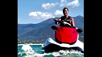 En vacances j’ai pu profiter de faire du jet j’ai adoré et toi tu en as