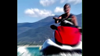 En vacances j’ai pu profiter de faire du jet j’ai adoré et toi tu en as