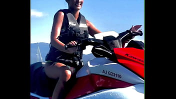 En vacances j’ai pu profiter de faire du jet j’ai adoré et toi tu en as