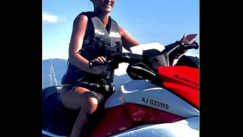 En vacances j’ai pu profiter de faire du jet j’ai adoré et toi tu en as