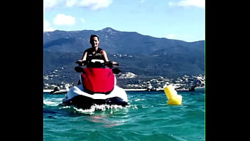 En vacances j’ai pu profiter de faire du jet j’ai adoré et toi tu en as