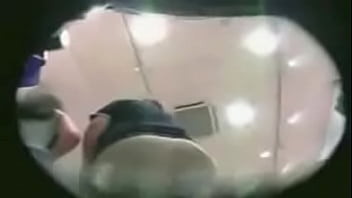 Debaixo Da Saia Da Gostosa No Shopping thumbnail