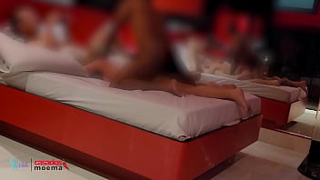 Dotado comeu a casada com força e meteu o pé nela