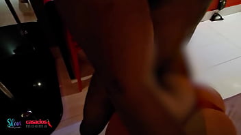 Loira casada dando o cú para o negão na frente do marido corno