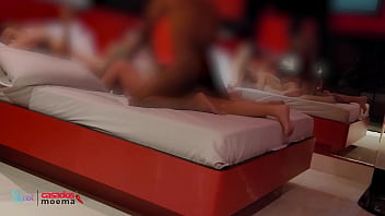 Loira casada dando o cú para o negão na frente do marido corno