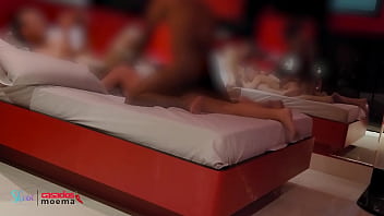 Loira casada dando o cú para o negão na frente do marido corno