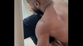 Dando pro vizinho que conheci na portaria do predio