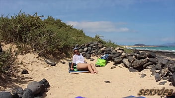 Unbelievable watch my big booty 'squirt and play' at the beach sexydea in action