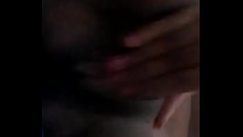 Morena safada se masturbando pro amigo