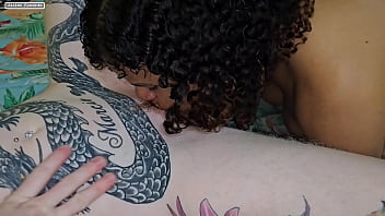 Na chamada de video minha a miga ficou exitada e e mim fez gozar no consolo