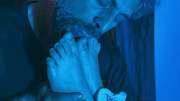 I am craving for pussy and feet attention