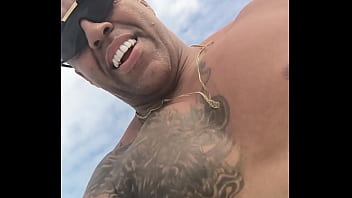 Känd Svart Man Från Copacabana åker Till Ukraina För Att Träffa Utländska Kvinnor thumbnail