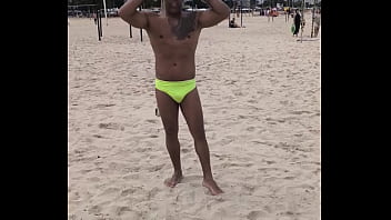 Känd svart man från copacabana åker till ukraina för att träffa utländska kvinnor