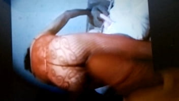 Me saca el semen putita culona