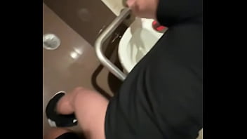 Putinho Fogoso Deu O Rabo Pro Macho Dotado No Banheiro Do Shopping thumbnail