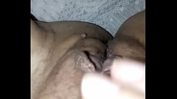 Gretala sempre più sensuale e oleosa