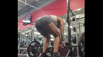 Muscle mommy working out