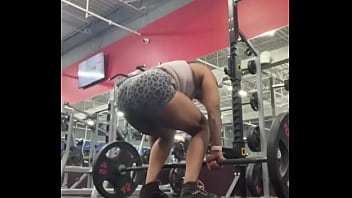 Muscle mommy working out