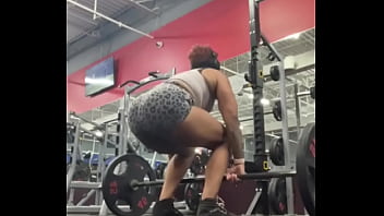 Muscle mommy working out