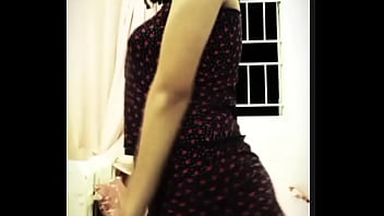 Novinha de oculos rebolando a raba