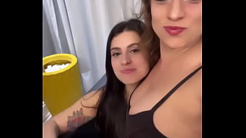 Diz pra mim aí se eu estou querendo demais só quero uma gata dessa pra dar colo e algo mais ️ carolcast2