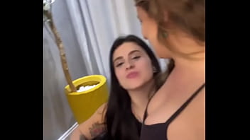 Diz pra mim aí se eu estou querendo demais só quero uma gata dessa pra dar colo e algo mais ️ carolcast2