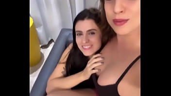 Diz pra mim aí se eu estou querendo demais só quero uma gata dessa pra dar colo e algo mais ️ carolcast2 Diz pra mim aí se eu estou querendo demais só quero uma gata dessa pra dar colo e algo mais ️ carolcast2
