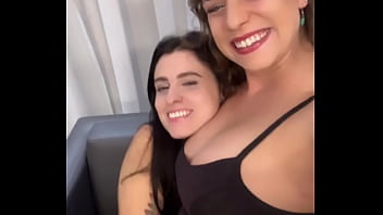 Diz pra mim aí se eu estou querendo demais só quero uma gata dessa pra dar colo e algo mais ️ carolcast2