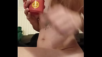 Bonjour mes coquins je vous offre le café