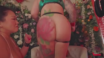 Cammy lu wanted to know how to make it clap so i asked sagat if he could help us out