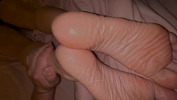 How to make feet massage for teenage girl