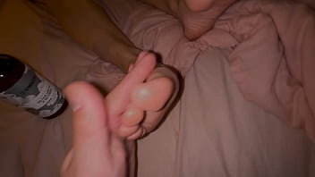 How to make feet massage for teenage girl