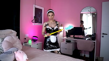 Menajera care preia casa si pe tine