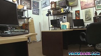 Pornstar Offered Her Fat Ass For Money thumbnail