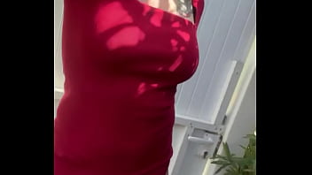 J‘attends mes invités pour un bon barbecue c’est la tenue adaptée