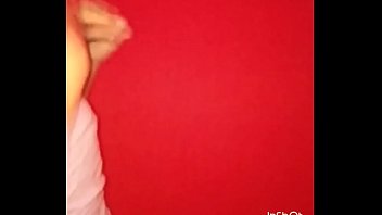 Se lo mete en el pene