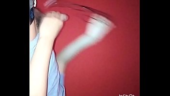 Se lo mete en el pene