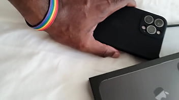 Agora com um brinquedo iphone 13 pro max e do mesmo cliente fã que presenteou com o 12 pro max há 8 meses sempr