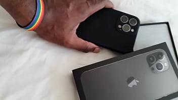 Agora com um brinquedo iphone 13 pro max e do mesmo cliente fã que presenteou com o 12 pro max há 8 meses sempr