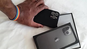 Agora com um brinquedo iphone 13 pro max e do mesmo cliente fã que presenteou com o 12 pro max há 8 meses sempr