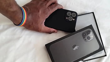 Agora com um brinquedo iphone 13 pro max e do mesmo cliente fã que presenteou com o 12 pro max há 8 meses sempr