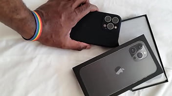 Agora com um brinquedo iphone 13 pro max e do mesmo cliente fã que presenteou com o 12 pro max há 8 meses sempr
