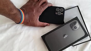 Agora com um brinquedo iphone 13 pro max e do mesmo cliente fã que presenteou com o 12 pro max há 8 meses sempr