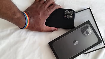 Agora com um brinquedo iphone 13 pro max e do mesmo cliente fã que presenteou com o 12 pro max há 8 meses sempr